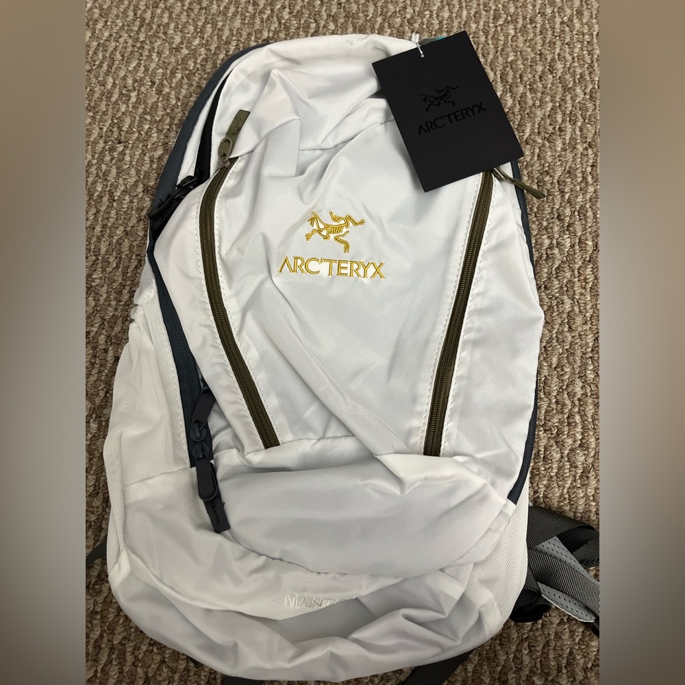 Arcteryx x Beams Mantis 26 backpack Arcteryx white